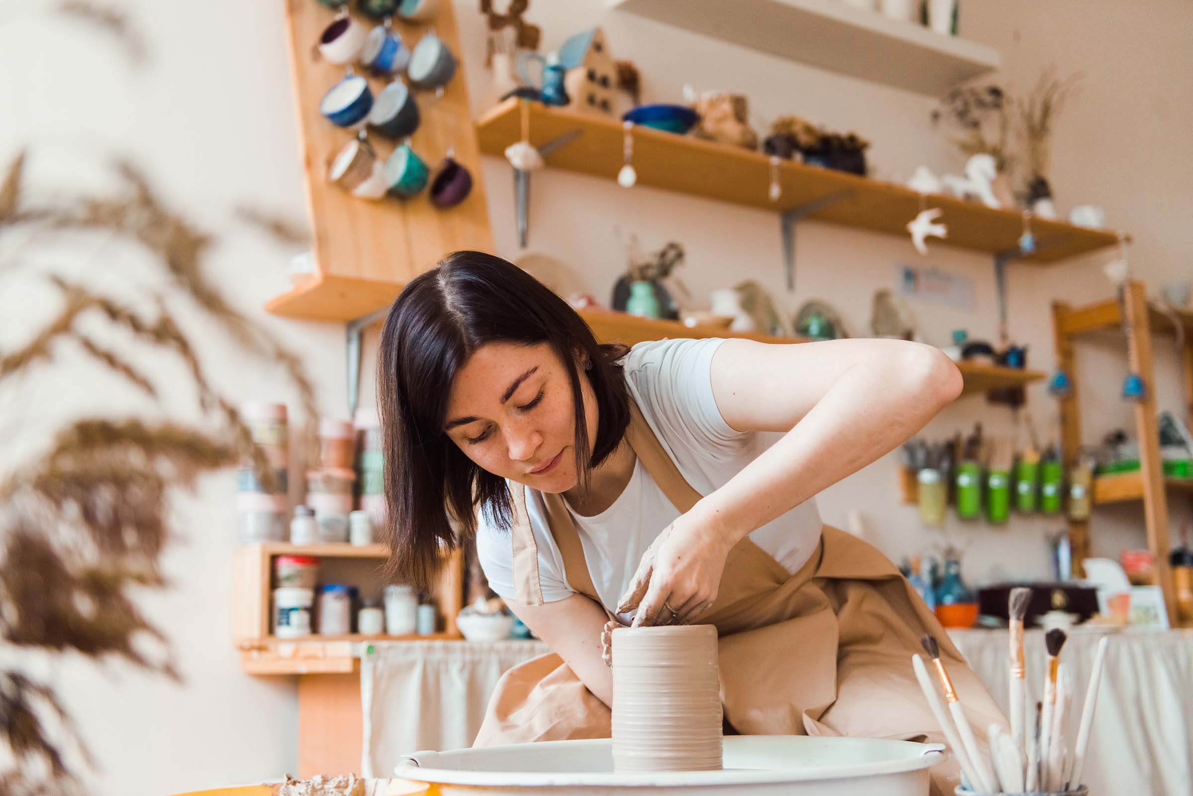 young-woman-making-clay-pot-in-pottery-workshop-M8ZM3KR.jpeg